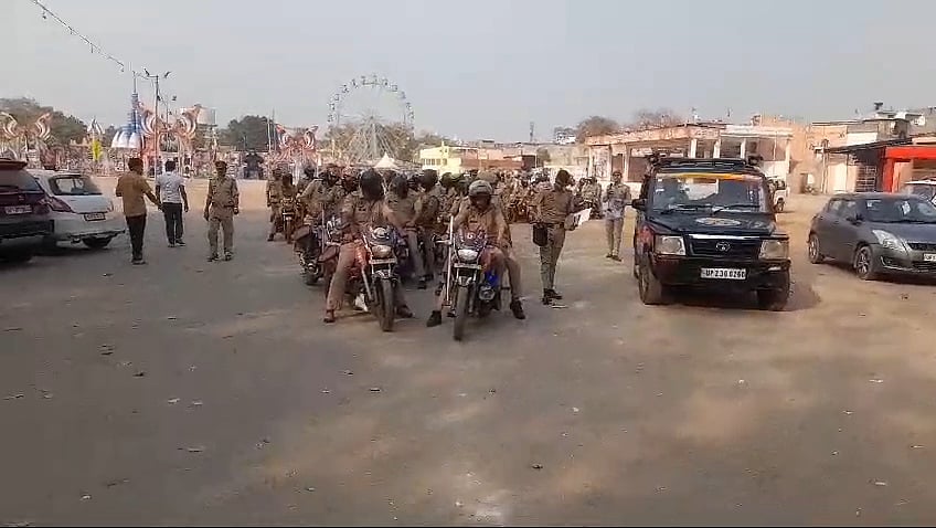 गाजियाबाद में पुलिस का फ्लैग मार्च, होली और जुमे की नमाज को लेकर अलर्ट, ड्रोन के जरिए निगरानी