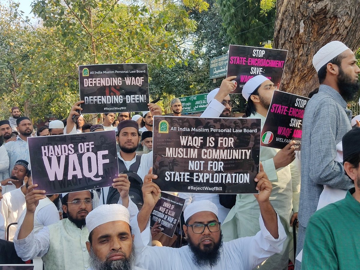 दिल्ली: 'संविधान की सुरक्षा के लिए हर कुर्बानी के लिए तैयार', वक्फ बिल के खिलाफ AIMPLB की हुंकार