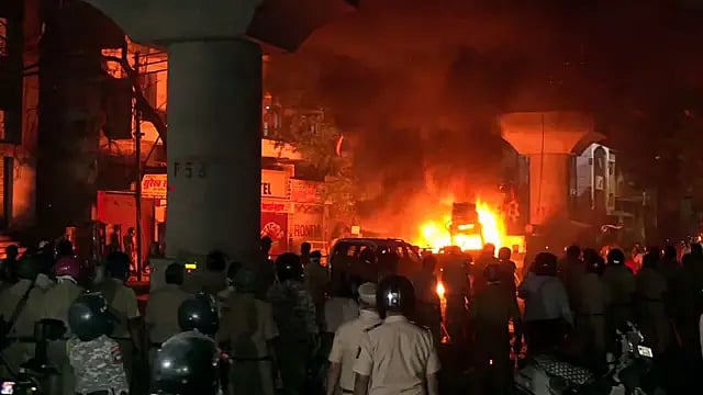 नागपुर हिंसा: VHP और बजरंग दल के खिलाफ मामला दर्ज, विपक्ष ने फडणवीस सरकार को जिम्मेदार ठहराया 