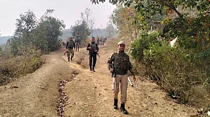 मणिपुरः चुराचांदपुर में फिर झड़प, दो जनजातियों में समझौते के कुछ ही घंटे बाद पथराव में कई लोग घायल