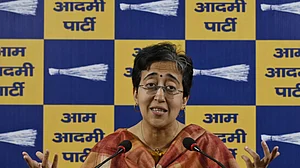 'महिलाओं को कब मिलेंगे 2,500 रुपए?', दिल्ली सरकार के वादों पर 'आप' का सवाल