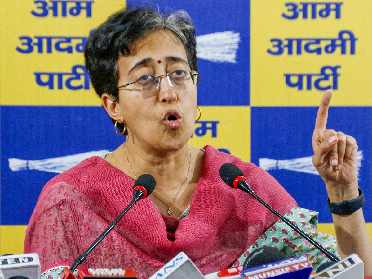 आतिशी का दिल्ली सरकार पर आरोप-'अधिकारियों से 10 प्रतिशत कमीशन मांग रहे बीजेपी के मंत्री' 