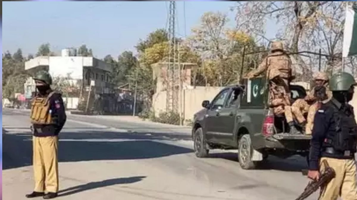 खैबर पख्तूनख्वा में मुठभेड़ के दौरान 10 आतंकवादी ढेर, पाकिस्तानी सेना के एक कैप्टन की भी मौत  