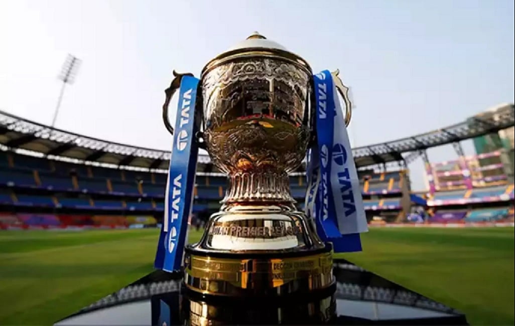 IPL 2025 में बदला एक और नियम, शाम के मैचों में दूसरी पारी में 10 ओवर के बाद गेंद बदलने की होगी अनुमति
