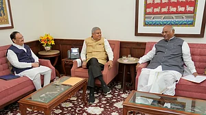 जस्टिस वर्मा मामले में उपराष्ट्रपति बुलाएंगे फ्लोर लीडर्स की बैठक, खड़गे-नड्डा से चर्चा के बाद धनखड़ का बयान