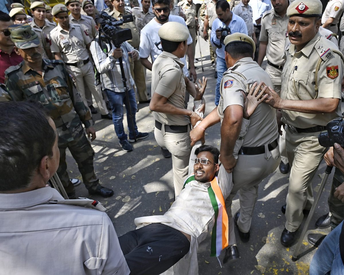 दिल्ली: युवा कांग्रेस का बेरोजगारी के मुद्दे पर जंतर-मंतर पर प्रदर्शन, मोदी सरकार को घेरा