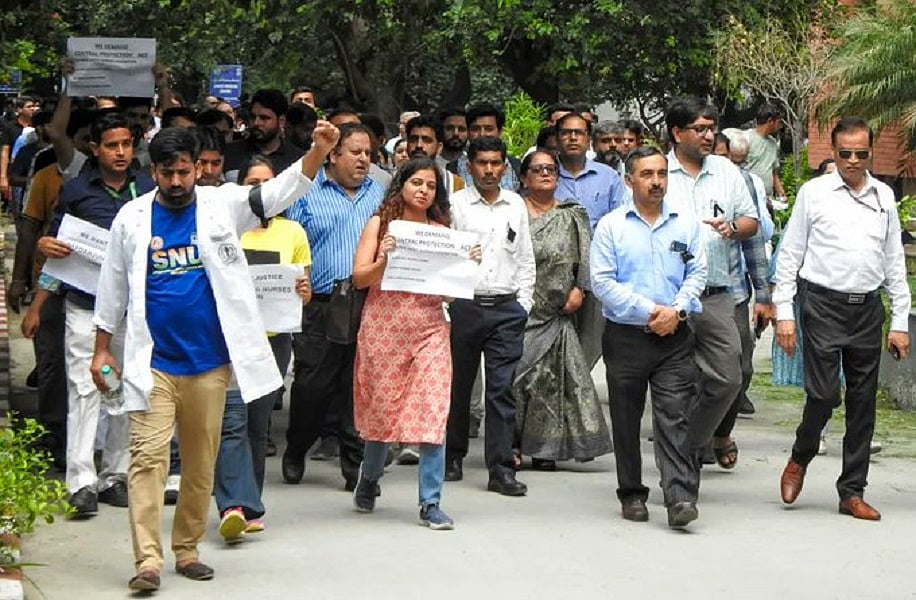बिहार में तीन दिन की हड़ताल पर गए सरकारी डॉक्टर, ओपीडी सेवाएं ठप, मरीज बेहाल, दर-दर भटकने को मजबूर
