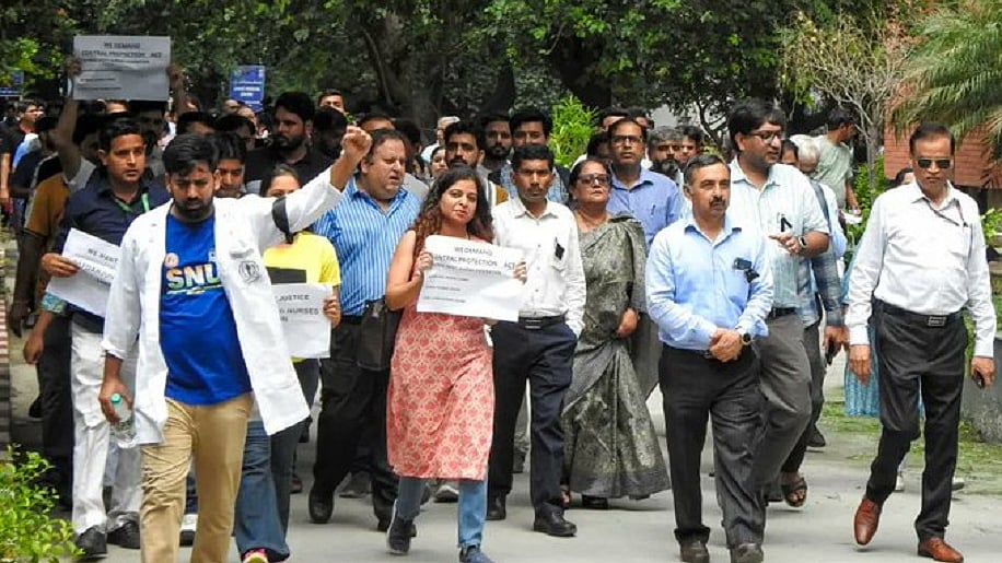 बिहार में तीन दिन की हड़ताल पर गए सरकारी डॉक्टर, ओपीडी सेवाएं ठप, मरीज बेहाल, दर-दर भटकने को मजबूर