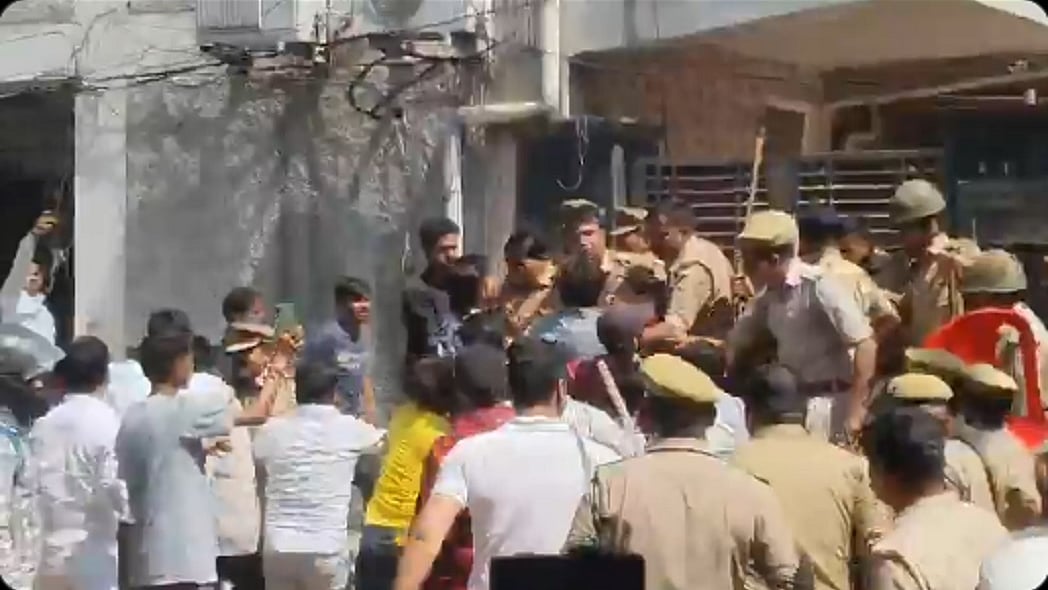 आगरा में सपा सांसद के घर पर हमले के एक दिन बाद दर्ज हुई प्राथमिकी, ‘अज्ञात भीड़’ को बनाया आरोपी