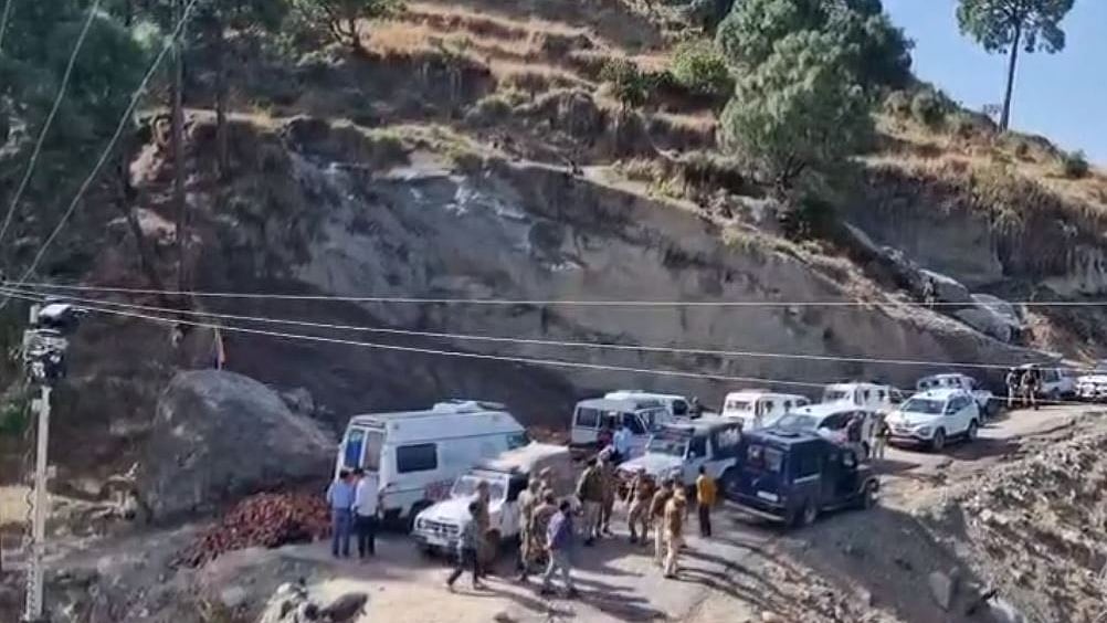 जम्मू-कश्मीरः कठुआ में आतंकवाद रोधी अभियान जारी, चौथे पुलिसकर्मी का शव मिला, 5 आतंकी ढेर