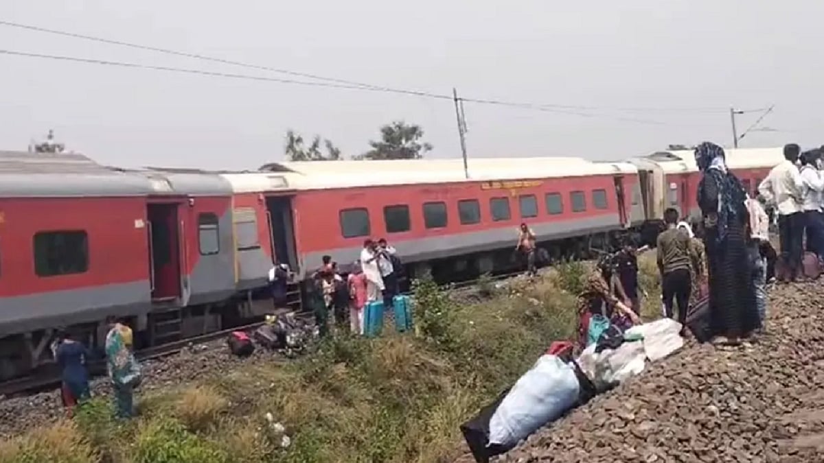 ओडिशा के कटक में रेल हादसा, एक्सप्रेस ट्रेन के 11 डिब्बे पटरी से उतरे