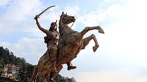 रानी लक्ष्मीबाई के मुसलमान तोपची, जिन्होंने झांसी और उसके मंदिरों की रक्षा करते न्यौछावर कर दिए अपने प्राण