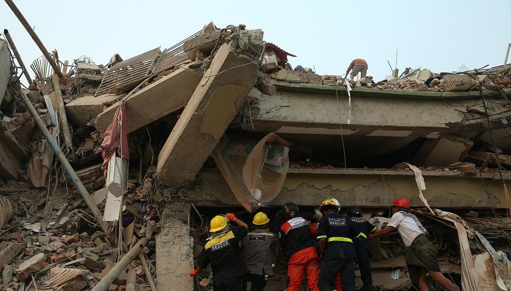 Myanmar Earthquake: चमत्कार! पांच दिनों से मलबे में दबा था शख्स, बचावकर्मियों ने जिंदा निकाला 