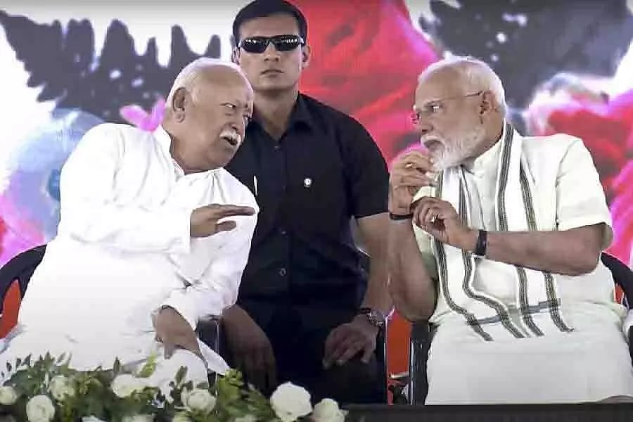 राम पुनियानी का लेख: आरएसएस मुख्यालय में मोदी, क्या यह संघम शरणं गच्छामि है?