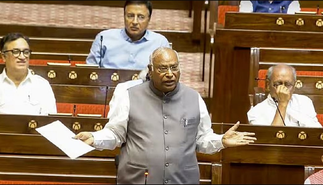 अनुराग ठाकुर की विवादित टिप्पणी पर राज्यसभा में हंगामा, खड़गे ने कहा- आरोप साबित करें या इस्तीफा दें