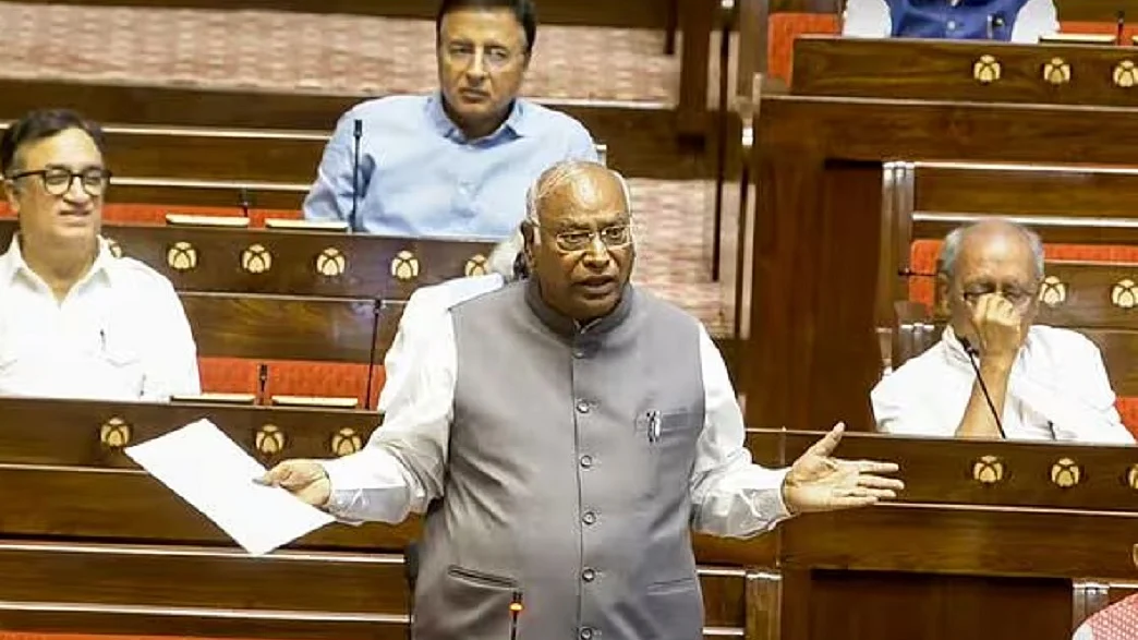 अनुराग ठाकुर की विवादित टिप्पणी पर राज्यसभा में हंगामा, खड़गे ने कहा- आरोप साबित करें या इस्तीफा दें