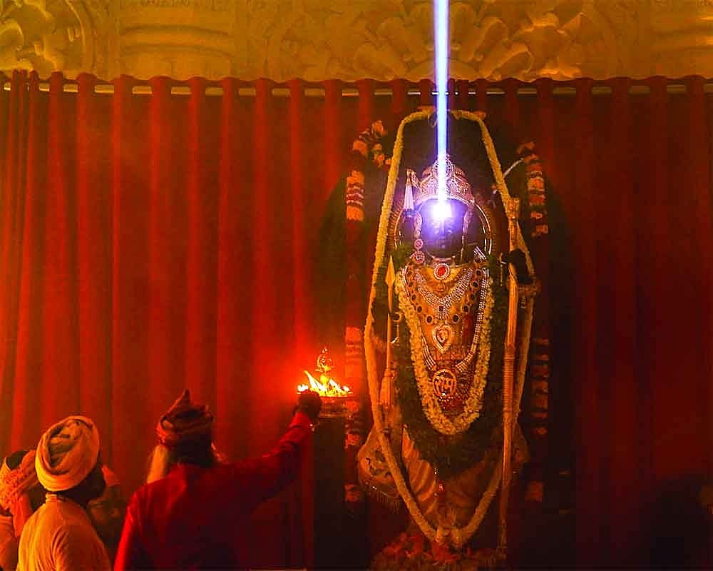 राम नवमी 2025: राम मंदिर में उमड़ा आस्था का जनसैलाब, ठीक 12 बजे 4 मिनट तक होगा रामलला का सूर्य तिलक