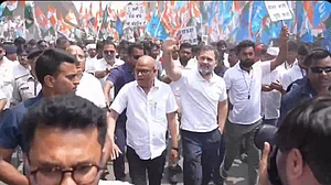 राहुल गांधी बेगुसराय में 'पलायन रोको नौकरी दो' यात्रा में हुए शामिल, पटना में संविधान सम्मेलन में लेंगे भाग