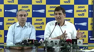 दिल्ली में निजी स्कूलों की फीस वृद्धि का मामला, 'आप' का बीजेपी पर 'शिक्षा माफिया' से गठजोड़ का आरोप, सीएम रेखा को घेरा