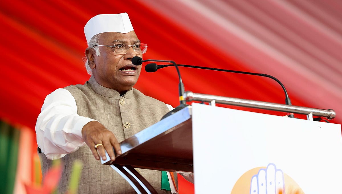 कांग्रेस अधिवेशन: 'घोटाला हो रहा, लेकिन सरकार...', खड़गे ने टैरिफ, महंगाई-बेरोजगारी, EVM समेत इन मुद्दों पर सरकार को घेरा