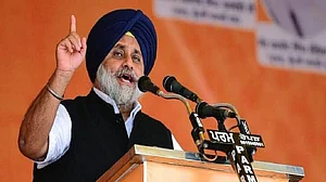 शिरोमणि अकाली दल को लेकर लड़ाई जारी, बादल गुट ने अलग हुए गुट के खिलाफ आपराधिक शिकायत करने की दी धमकी
