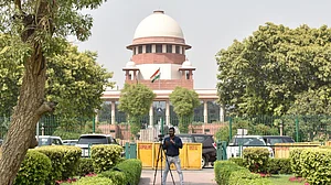 वक्फ विवाद: SC ने पश्चिम बंगाल हिंसा मामले में जांच को लेकर याचिका वापस लेने की अनुमति दी, जानें मामला