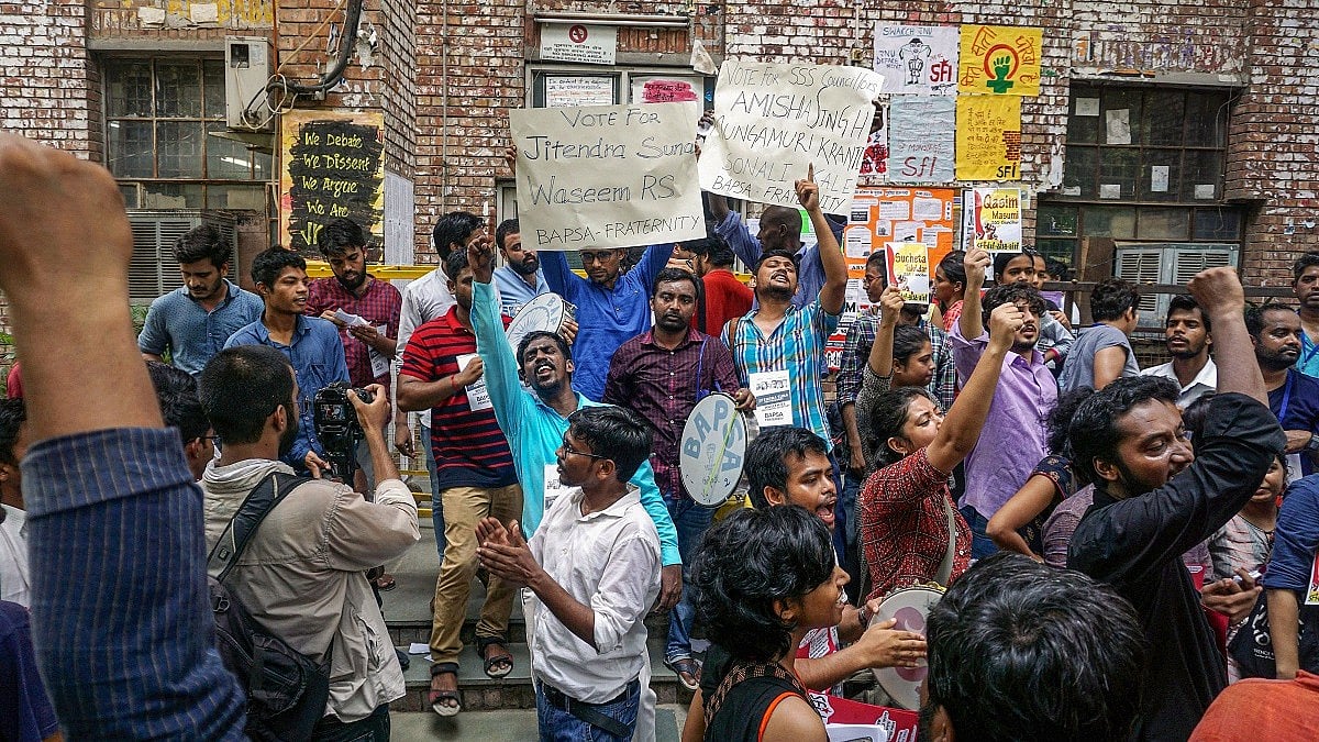 नारे, गीत और एकजुटता: चुनाव से पहले जेएनयू में ‘प्रेसीडेंशियल डिबेट’ से गर्म हुआ माहौल