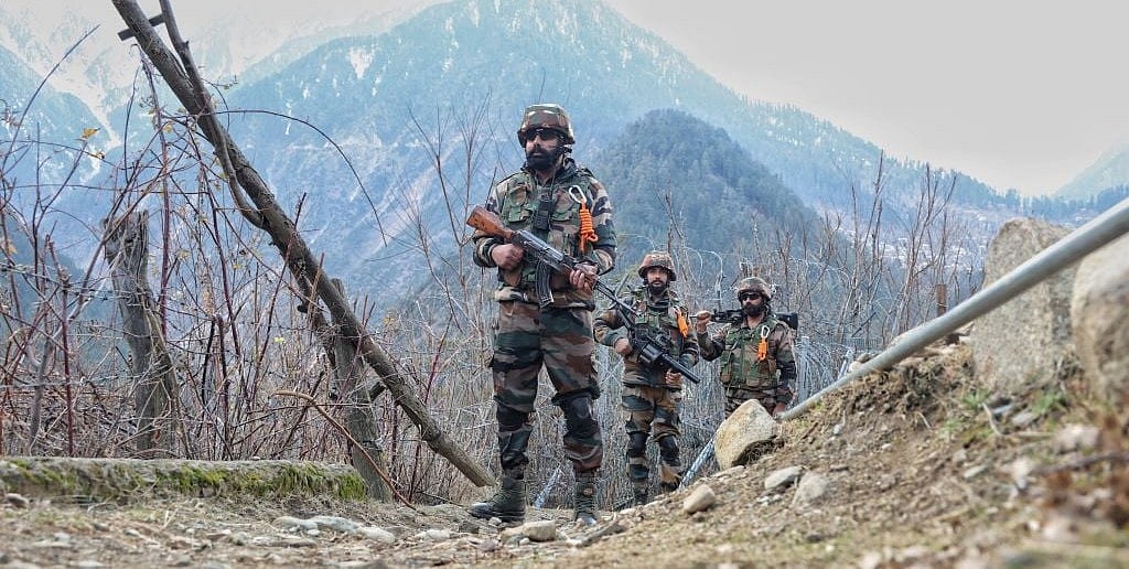 जम्मू-कश्मीर: LoC से पाकिस्तानी घुसपैठिया गिरफ्तार, अवैध तरीके से पार कर रहा था बॉर्डर