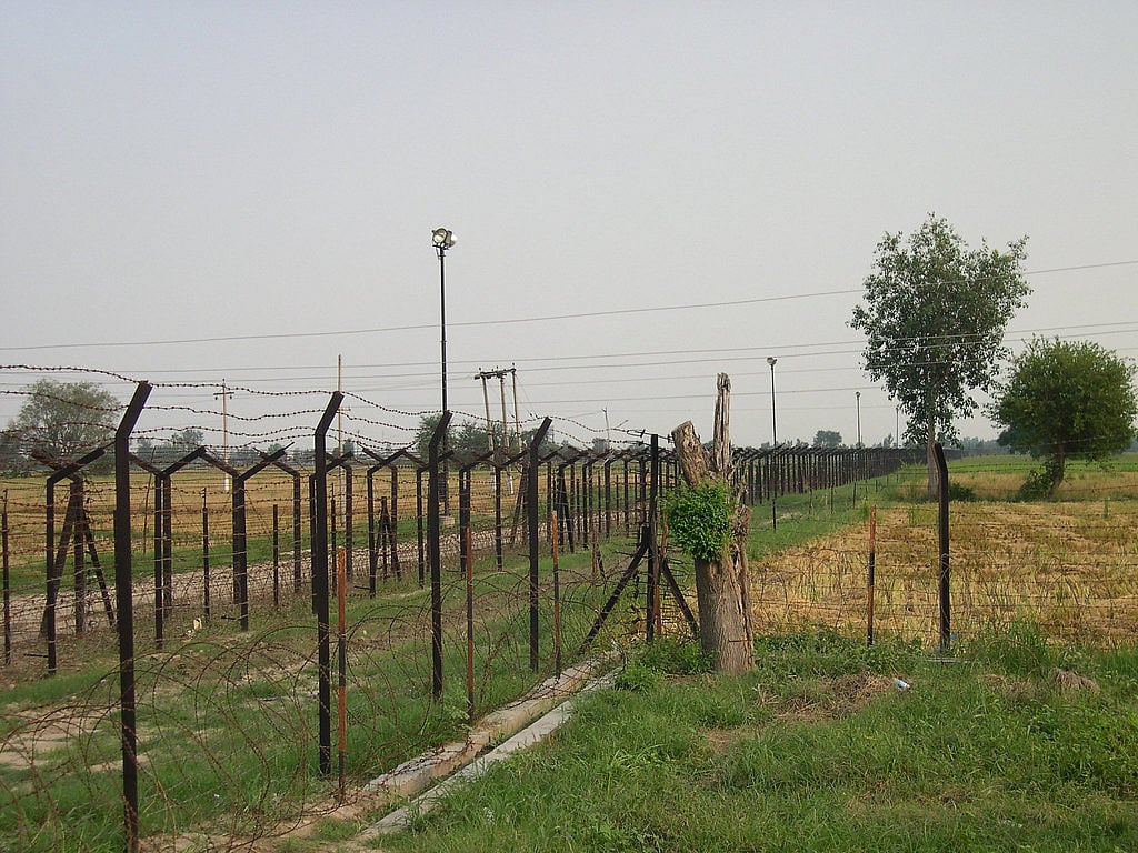 सीमा पार से घुसपैठ की फिराक में हैं आतंकवादी, सतर्क हैं सुरक्षा बल: बीएसएफ आईजी