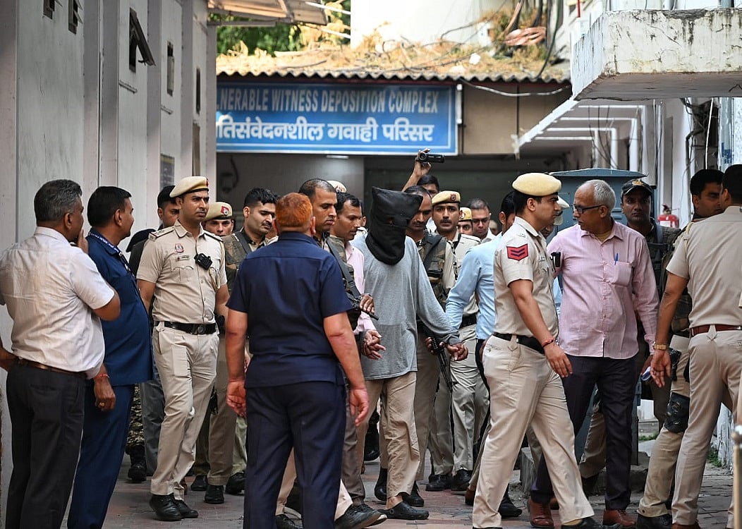 मुंबई हमलाः कोर्ट ने तहव्वुर राणा की NIA हिरासत 12 दिन के लिए बढ़ाई, चेहरा ढककर अदालत में किया गया पेश