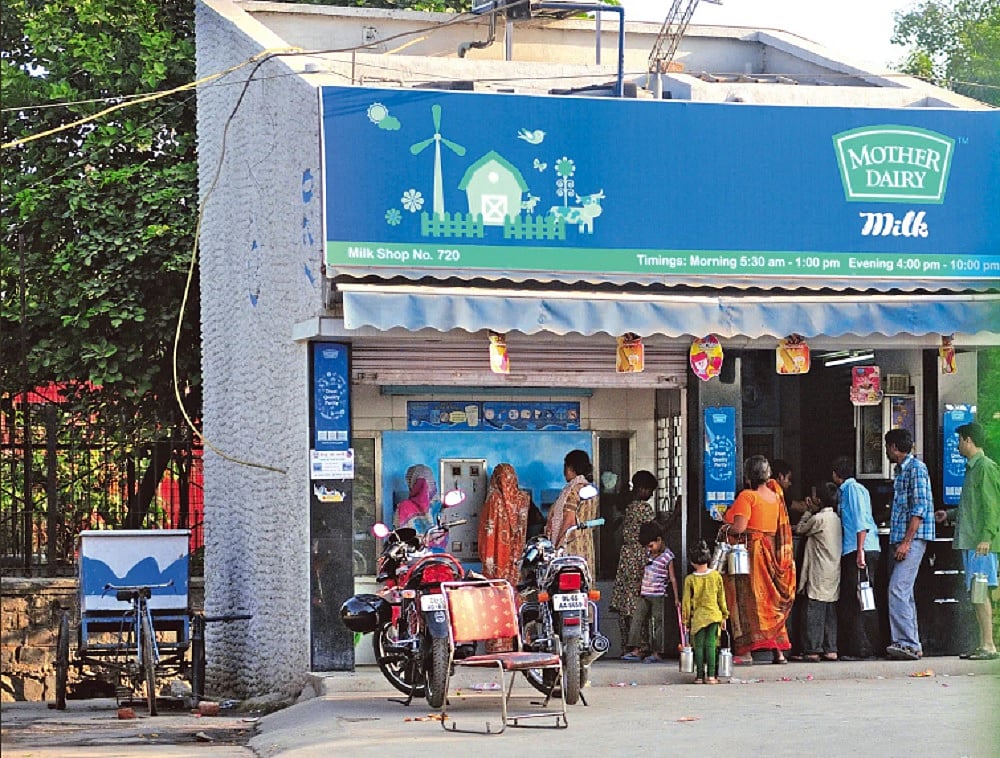 लोगों को महंगाई का झटका, मदर डेयरी ने दूध के दाम 2 रुपये प्रति लीटर तक बढ़ाए