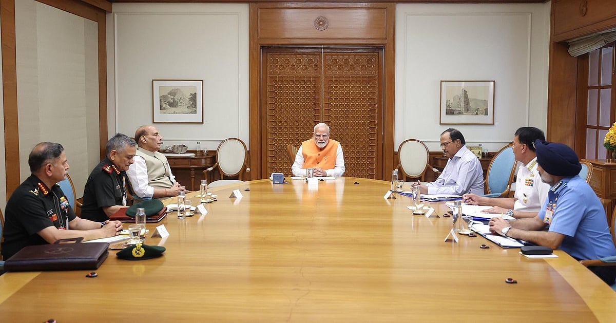 पीएम मोदी ने की हाईलेवल बैठक, राजनाथ, NSA डोभाल और तीनों सेनाओं के प्रमुख रहे मौजूद