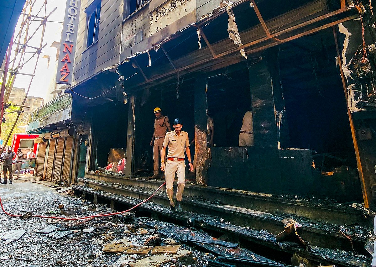 अजमेर के होटल में अग्निकांड: आग लगने से 4 लोगों की मौत, 7 लोग घायल, कई लोग खिड़कियों से कूदकर बचाई अपनी जान