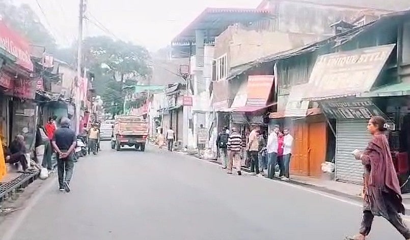 नैनीताल में नाबालिग से दुष्कर्म मामले को लेकर हंगामा, सड़कों पर उतरे लोग, किया बंद का आह्वान