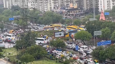 नोएडा और ग्रेटर नोएडा में ट्रैफिक जाम