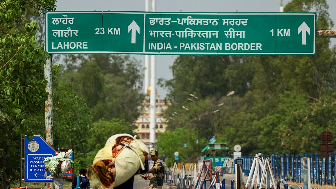 अटारी-वाघा सीमा पर फंसे 21 पाकिस्तानियों को अपने देश लौटने की मिली अनुमति, कई लोग अभी फंसे