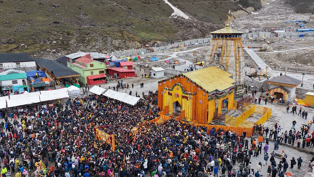 विधि विधान के साथ खुले केदारनाथ मंदिर के कपाट, 'हर-हर महादेव' के जयकारों से गूंजा बाबा का धाम