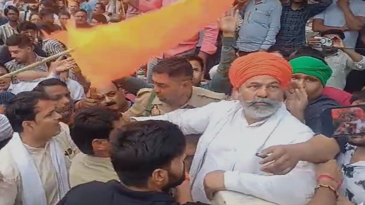 UP: राकेश टिकैत के साथ धक्का-मुक्की और पगड़ी उछालने का मामला गरमाया, किसानों ने मुजफ्फरनगर में आज बुलाई पंचायत