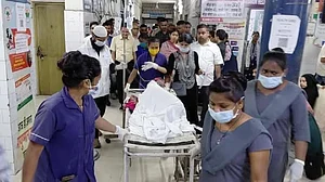 झारखंड: जमशेदपुर में मेडिकल कॉलेज का जर्जर छज्जा गिरने से 3 लोगों की मौत, जांच के लिए कमेटी गठित