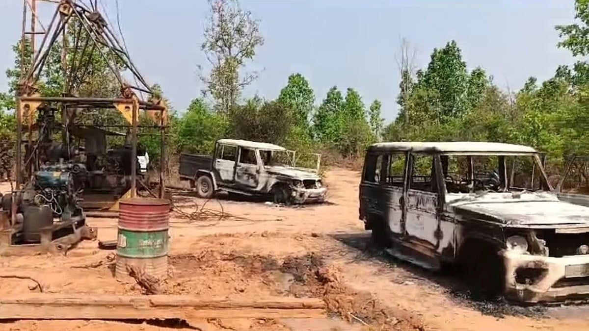 झारखंड के लातेहार में माइनिंग सर्वे कंपनी की साइट पर नक्सलियों का हमला, 6 गाड़ियों और बड़ी मशीनों को किया आग के हवाले