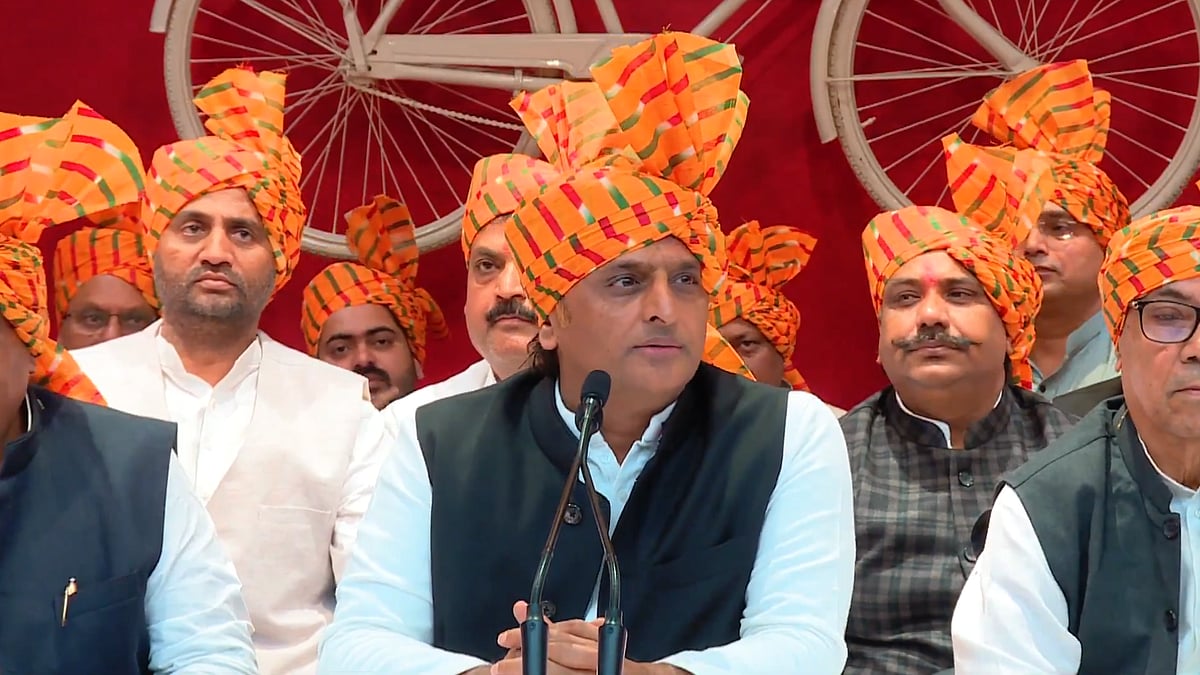 'महापुरुषों को अपना बनाने की कोशिश कर रही BJP', अखिलेश बोले- राष्ट्रीय प्रतीकों का न हो राजनीतिकरण 