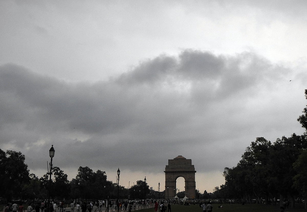 Weather News: अगले 5 दिनों तक कई राज्यों में बारिश और गरज के साथ बौछारें, NCR में ओलावृष्टि और बिजली गिरने की चेतावनी