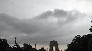 Weather News: अगले 5 दिनों तक कई राज्यों में बारिश और गरज के साथ बौछारें, NCR में ओलावृष्टि और बिजली गिरने की चेतावनी