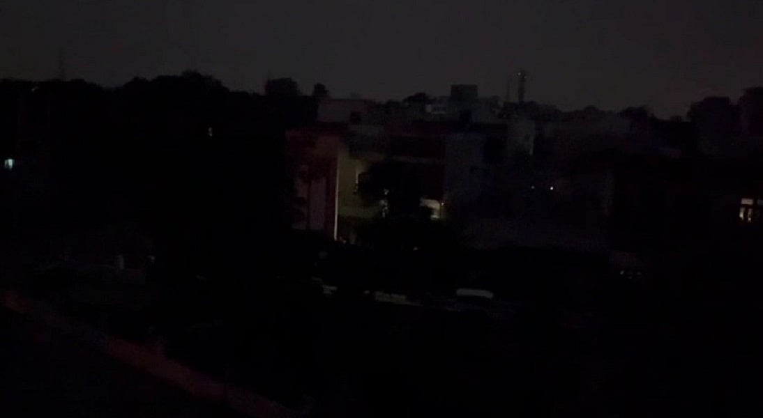 पाकिस्तान का जम्मू, पंजाब, राजस्थान के कई शहरों पर ड्रोन हमला, किया गया नाकाम, ब्लैकआउट लागू