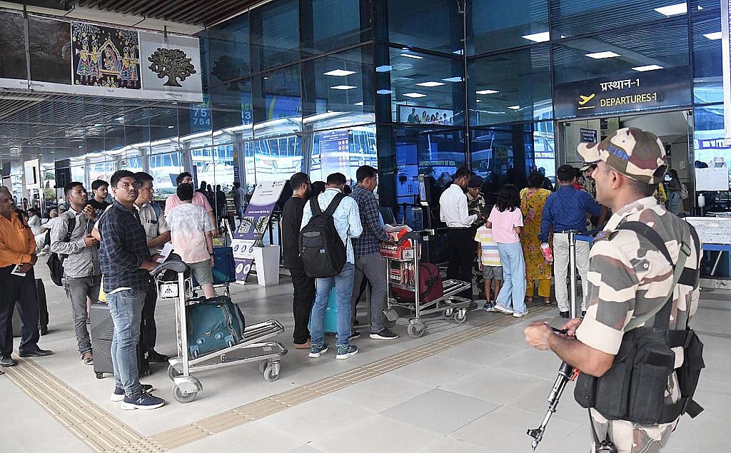 सीजफायर के बाद दिल्ली एयरपोर्ट पर विमानों का परिचालन सामान्य, अधिकारी ने कहा- कुछ उड़ानें प्रभावित हो सकती हैं