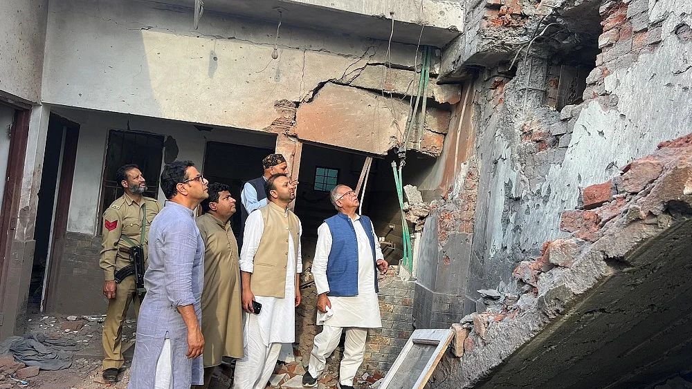 जम्मू-कश्मीर कांग्रेस अध्यक्ष ने गोलाबारी प्रभावित क्षेत्रों का किया दौरा, राहत पैकेज देने की मांग की