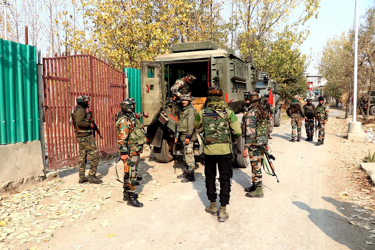 जम्मू-कश्मीर: सेना और पुलिस ने साझा ऑपरेशन में मार गिराए 6 आतंकी, केलार, शोपियां और त्राल में हुई कार्रवाई