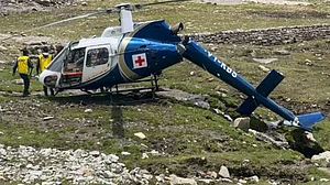 उत्तराखंड में चारधाम यात्रा के बीच केदारनाथ में एयर एंबुलेंस क्रैश, बाल-बाल बची हेलीकॉप्टर में बैठे लोगों की जान