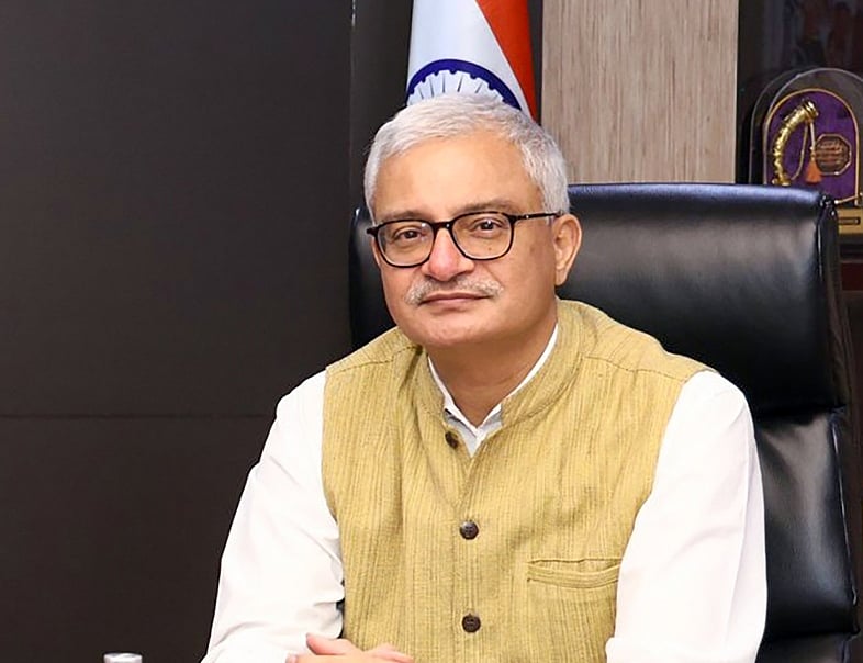 बिहार: चुनाव आयुक्त विवेक जोशी मोतिहारी पहुंचे, वोट प्रतिशत बढ़ाने पर जोर