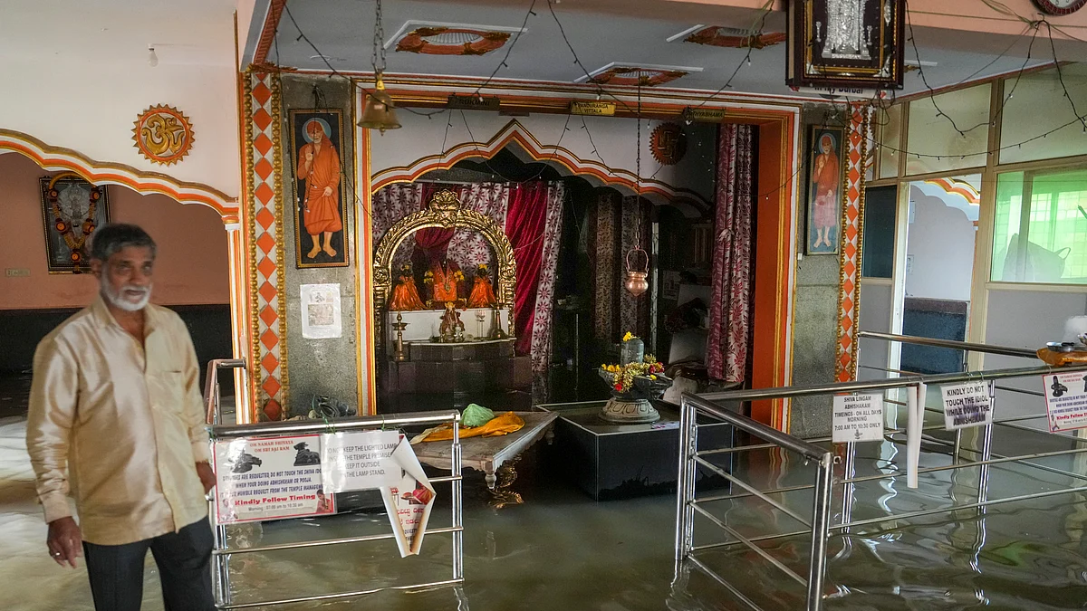 बेंगलुरु में लगातार हो रही बारिश से जनजीवन प्रभावित